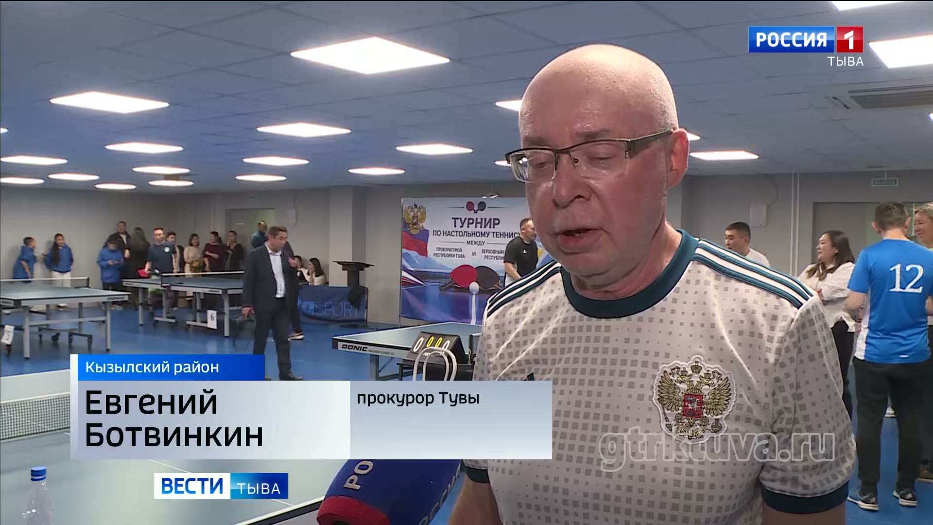 За теннисным столом
