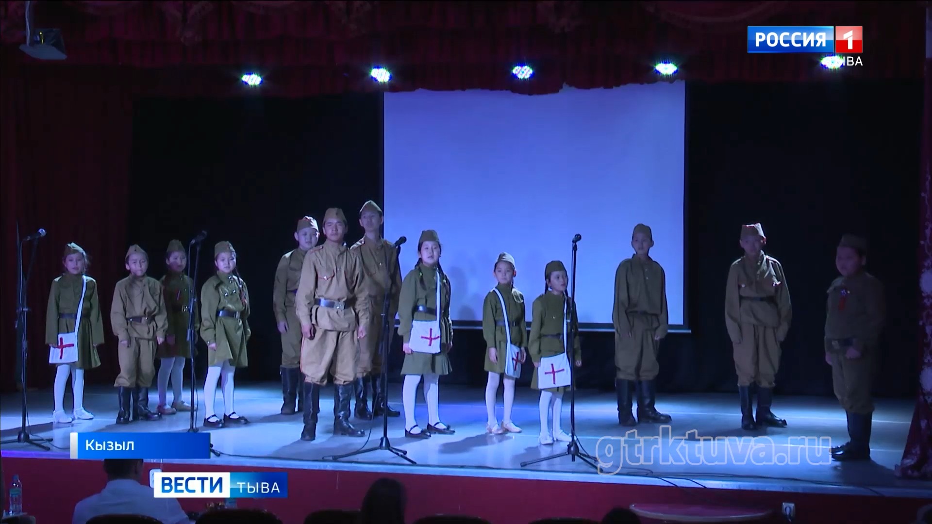 В военной форме