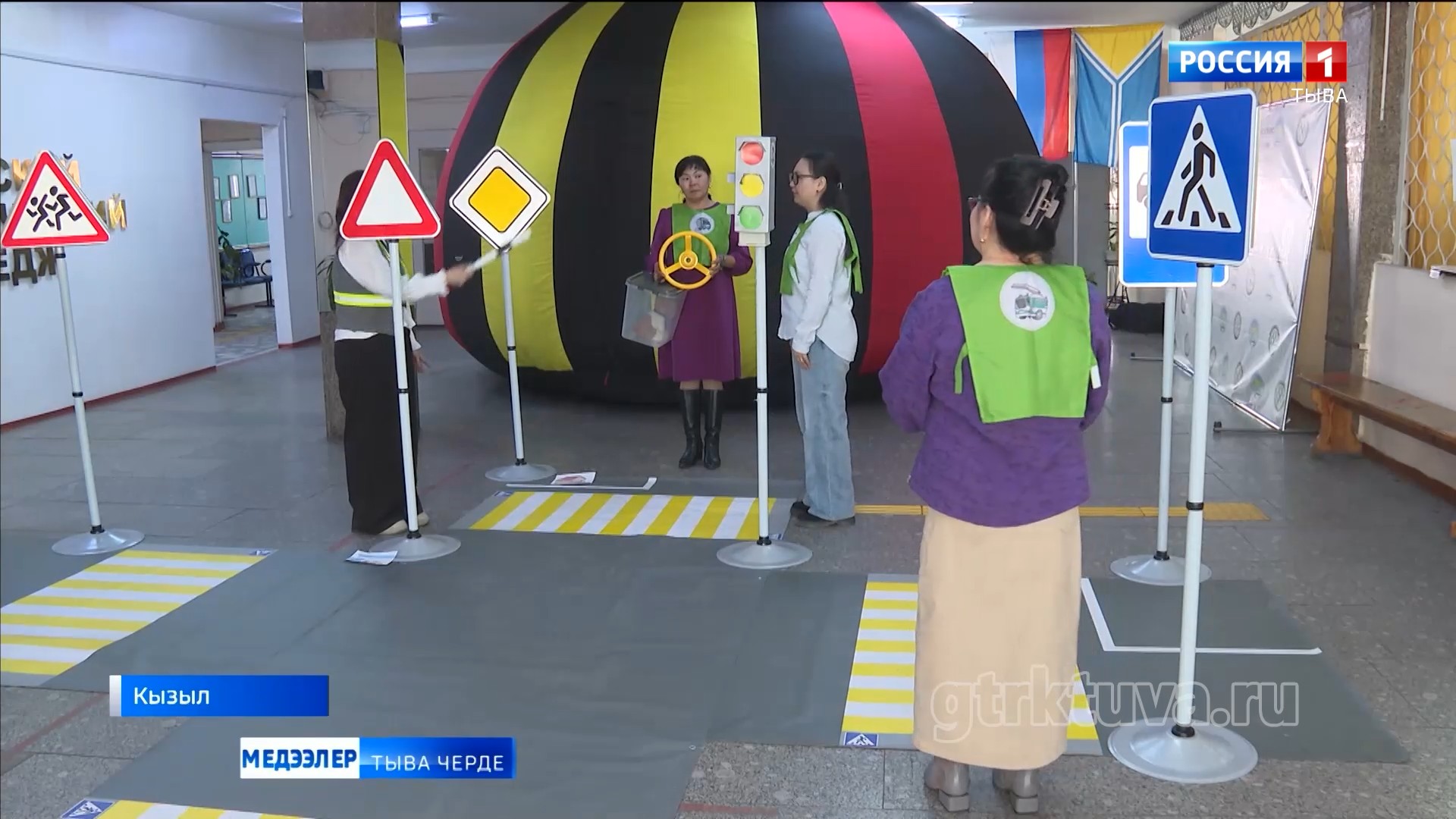 Оюн таварыштыр өөредир