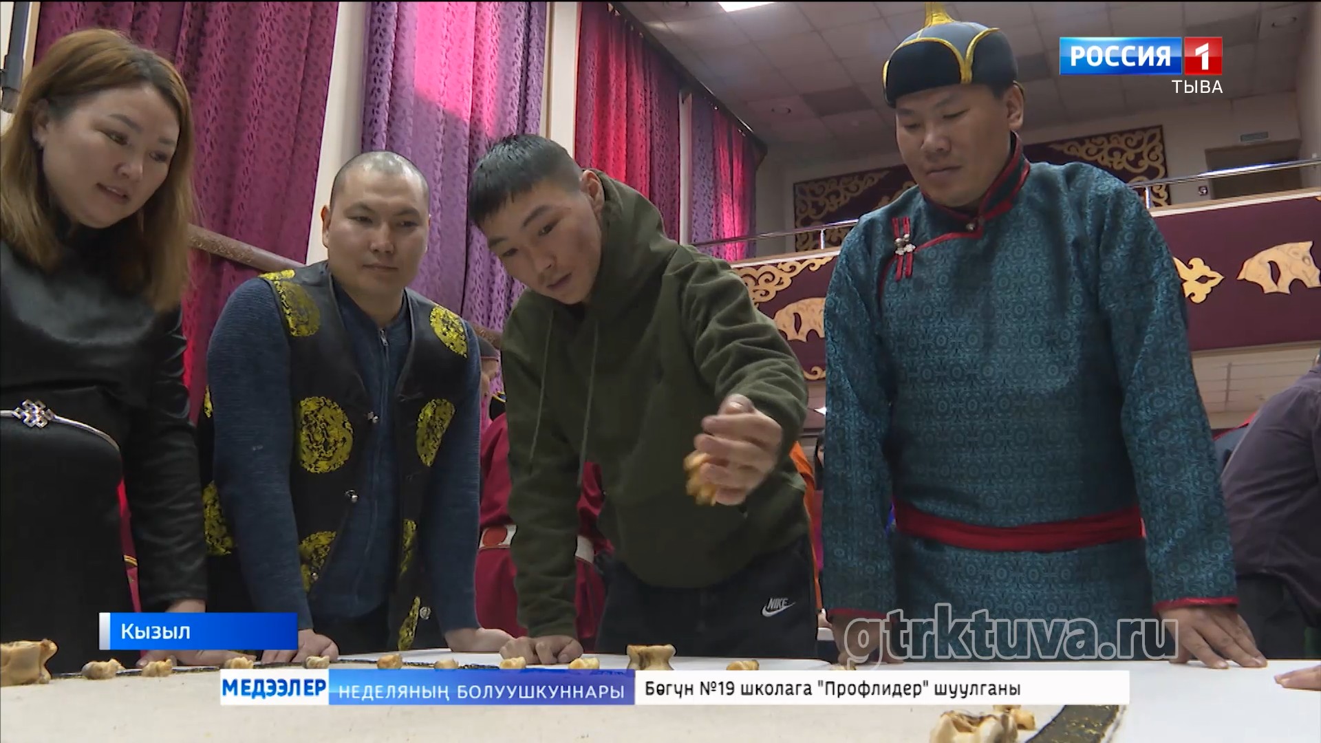 Кажык аъттарны чарыштырган